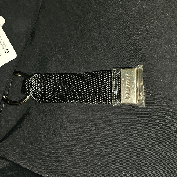 Lululemon On My Level Barrel Duffle!! BLK/GOLD! Nwts, Beautiful Bag!! - Picture 5 of 13